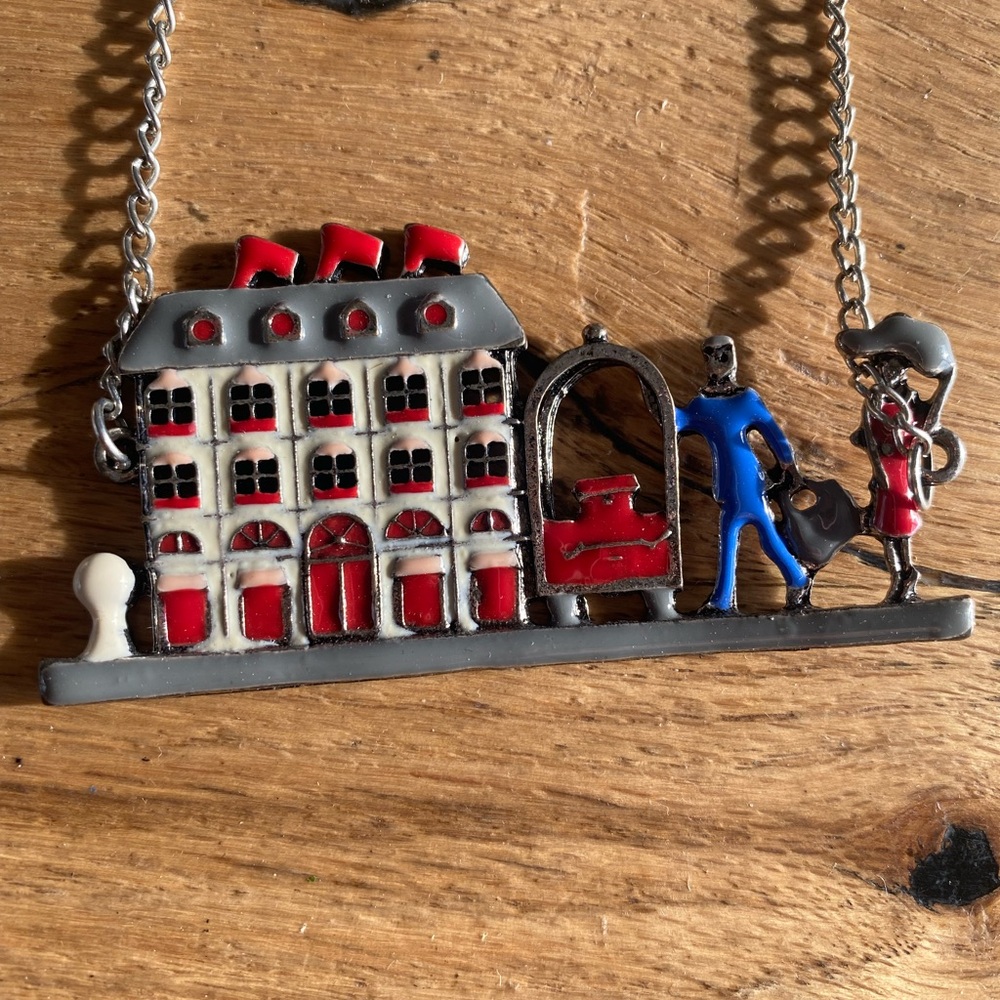 Yerba’s Spanish City Madrid Necklace Metal Preloved‎
